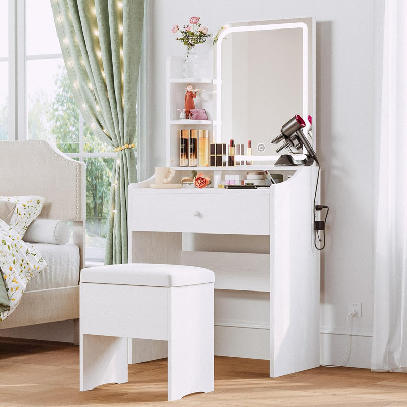 Little vanity mirror with lights on sale